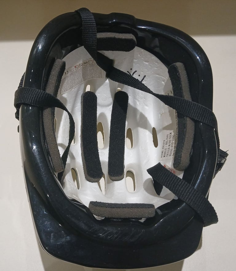 Grey bike helmet, size M