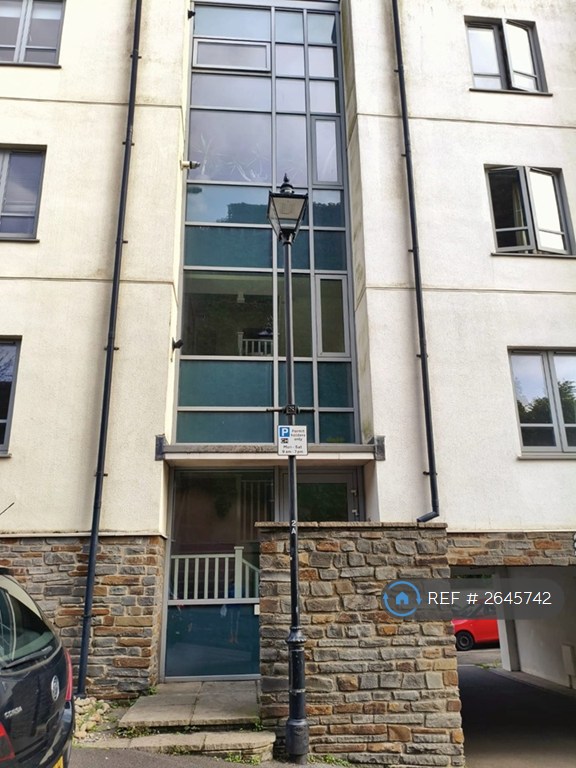 1 bedroom flat in Granby Hill, Bristol, BS8 (1 bed) (#2645742)