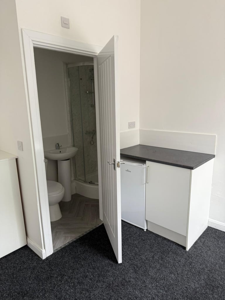 SELF CONTAINED ROOMS AVAILABLE IN SUPPORTED ACCOMMODATION FOR BENEFIT CLAIMANTS UC PIP