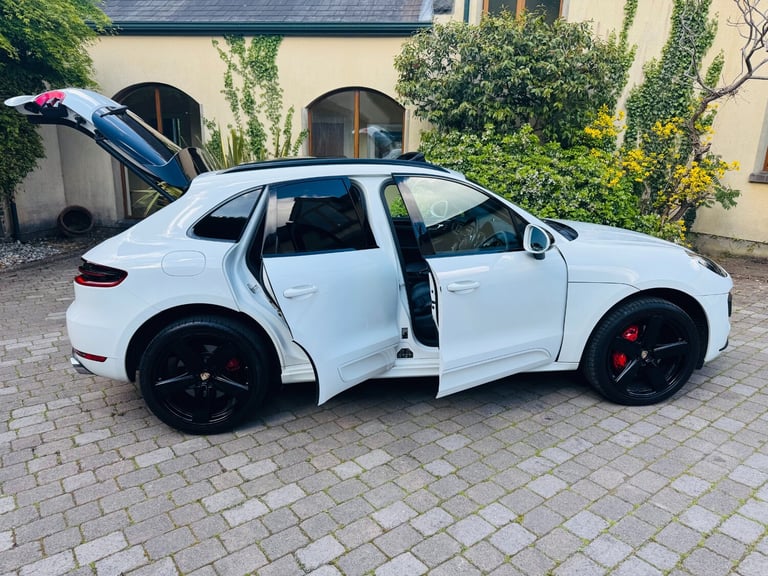 Porsche MACAN TURBO  - STUNNING MEGA SPEC - bmw mercedes audi jaguar 4x4 SUV PX 