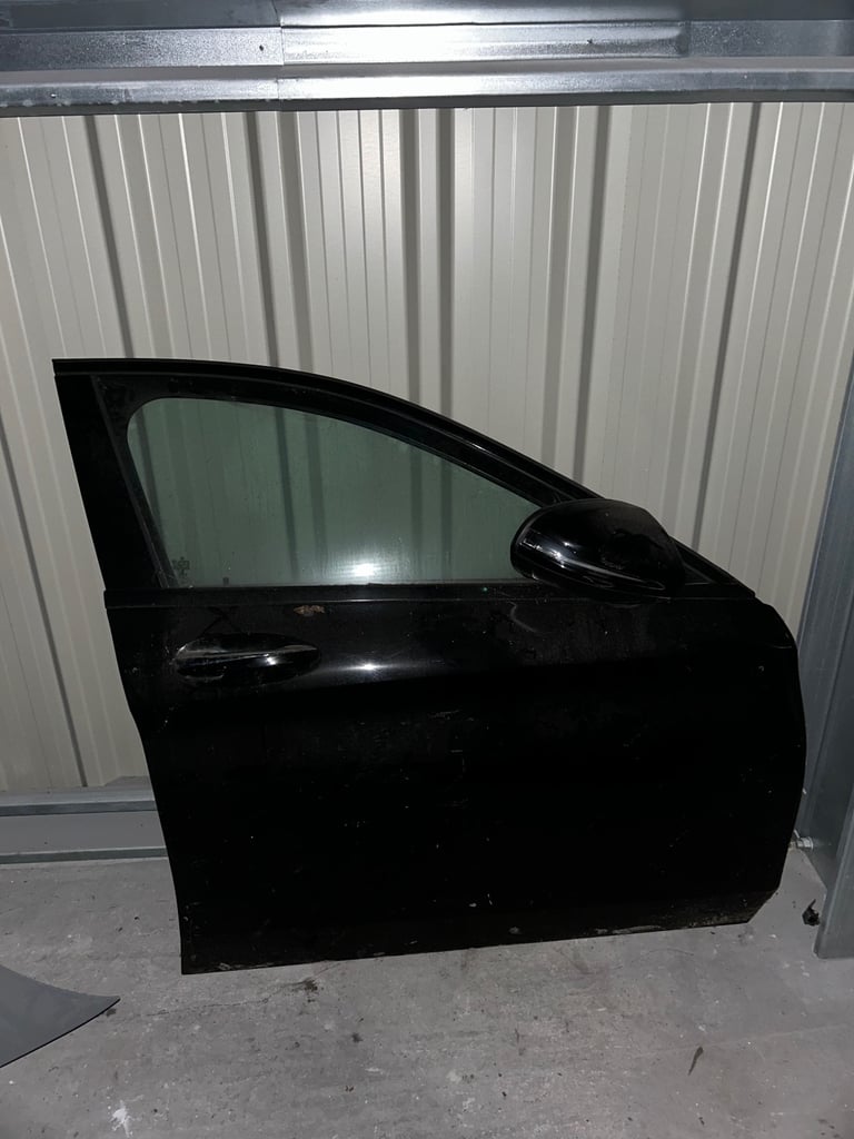 image for GENUINE MERCEDES BENZ C LASS DRIVER SIDE DOOR W205