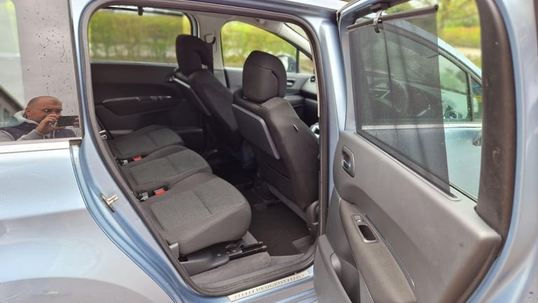 2011 Peugeot 5008