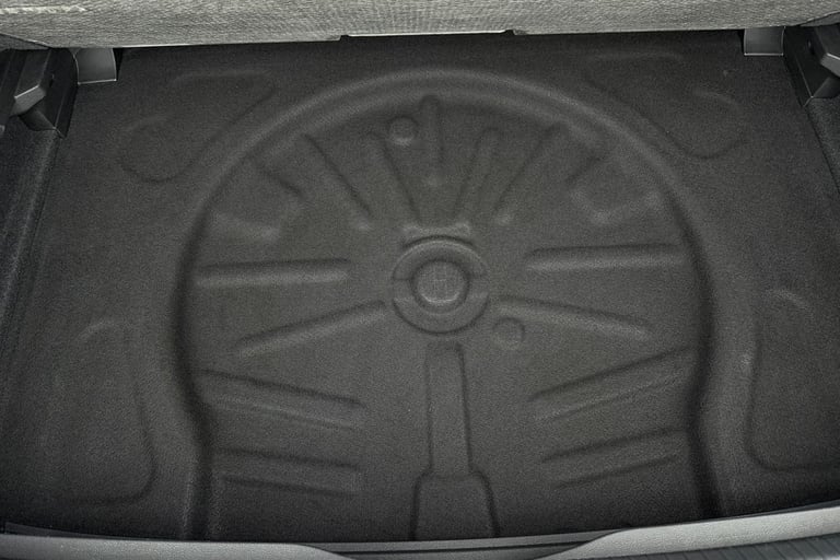 2023 Volkswagen Golf 2.0 TSI 320 R 4Motion 5dr DSG **REAR SIDE AIRBAGS, 19' ESTORIL BLACK A Hatch...