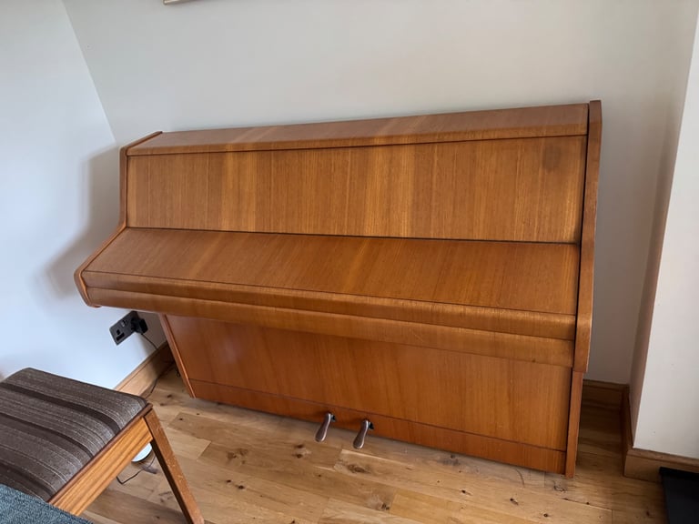Bentley Upright Piano