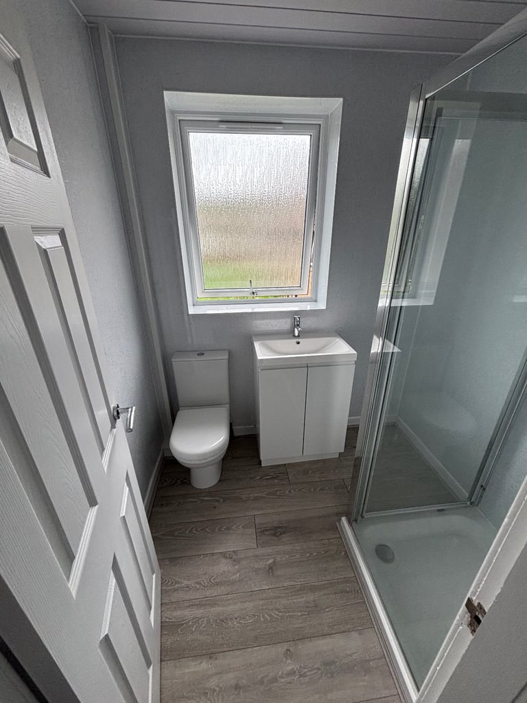 🌟 Newly Refurbished 2-Bed End-Terrace  – Available Now 🌟