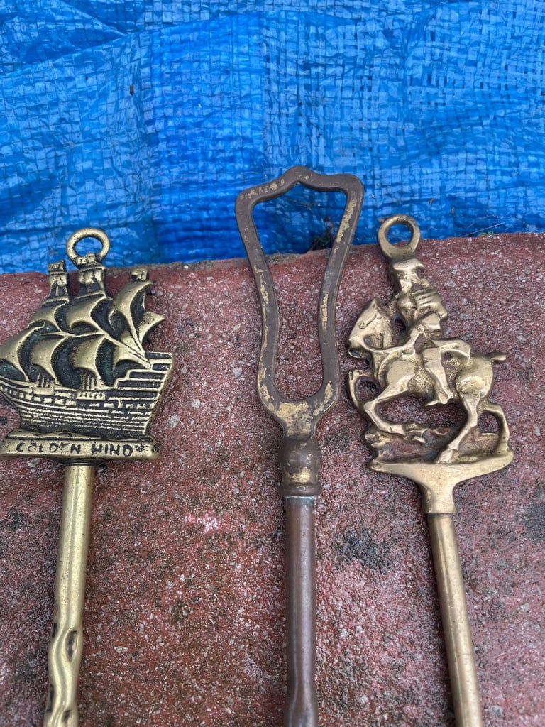BRASS TOASTING FORKS AND A BRASS POKER