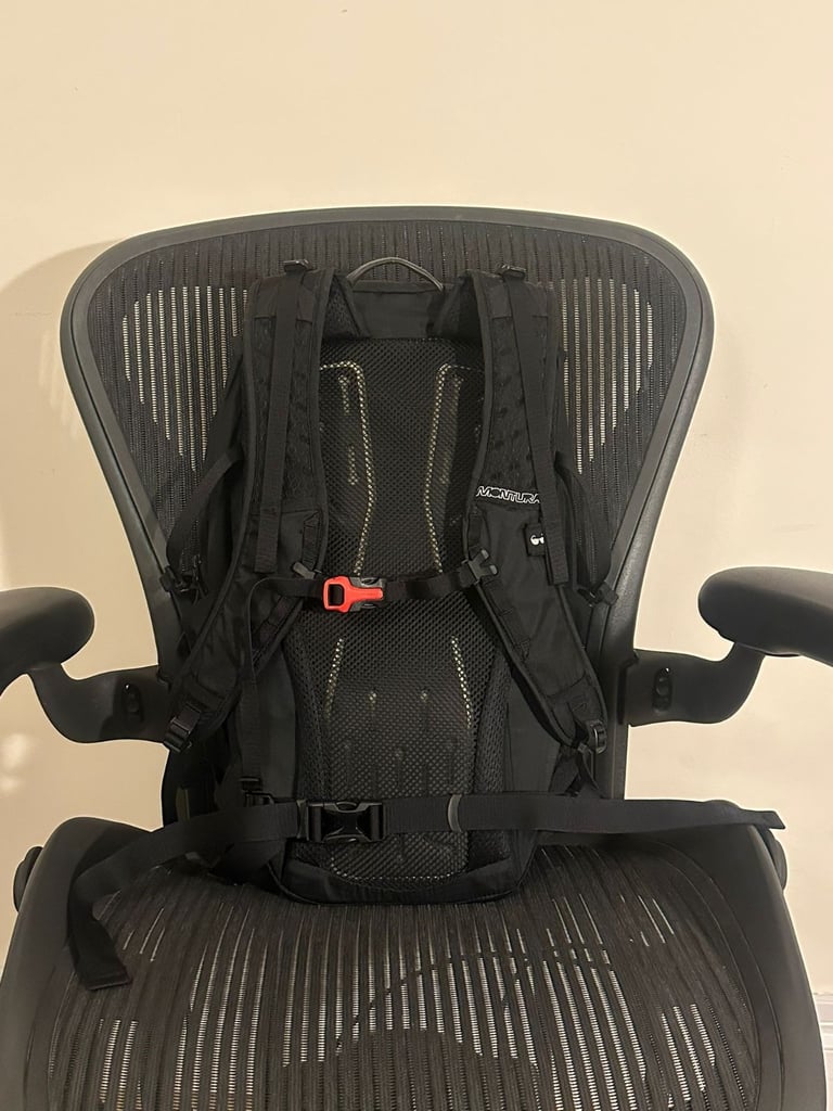 Outdoor Montura Hoverla 22 Backpack (includes 16" laptop case)