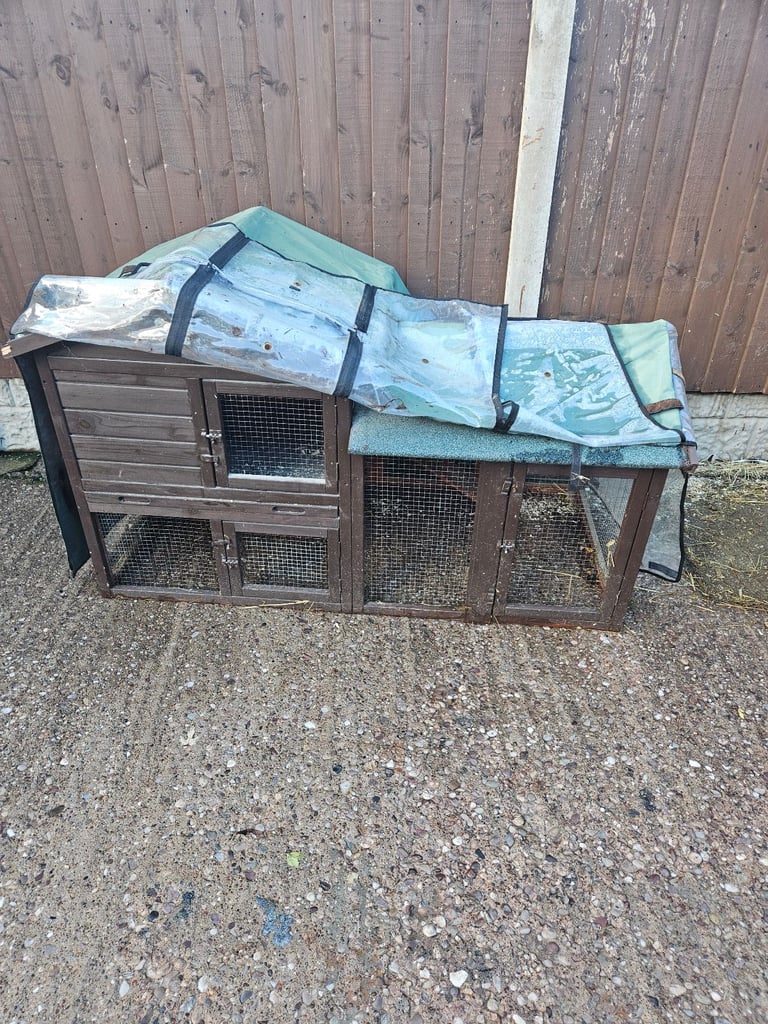 Rabbit hutch with cover