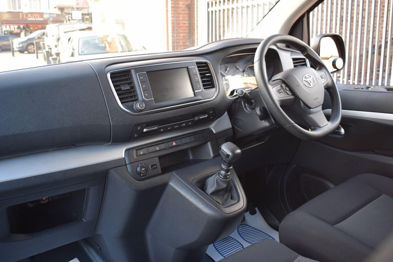 2022 Toyota PROACE CITY Verso 1.5D Shuttle Medium MPV MWB Euro 6 (s/s) 5dr (9 Seat) MPV Diesel Ma...