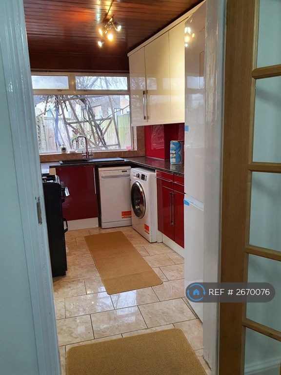 3 bedroom house in Goodall Road, London, E11 (3 bed) (#2670076)