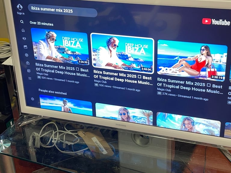 Smart TV: SAMSUNG Model : U32F4510AK