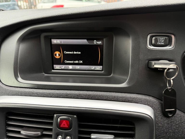 2015 Volvo V40 2.0 T2 R-Design Hatchback 5dr Petrol Manual Euro 6 (s/s) (122 ps) HATCHBACK Petrol...