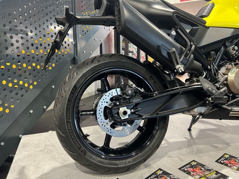 2025 Husqvarna Street VITPILEN 801 yellow 6 Speed