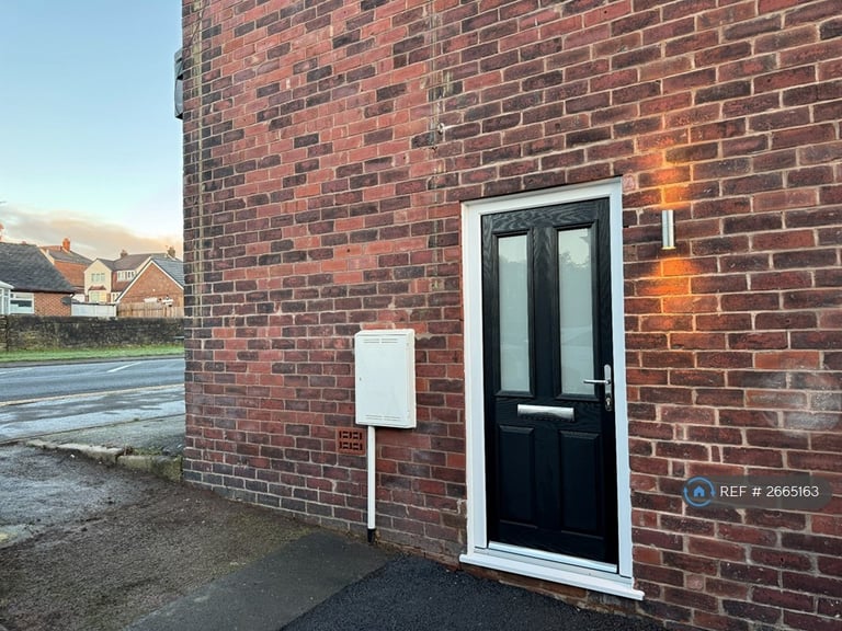 2 bedroom flat in Preston Road, Whittle-Le-Woods, Chorley, PR6 (2 bed) (#2665163)