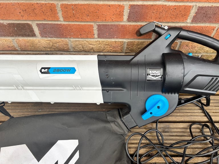 Garden leaf blower/hoover