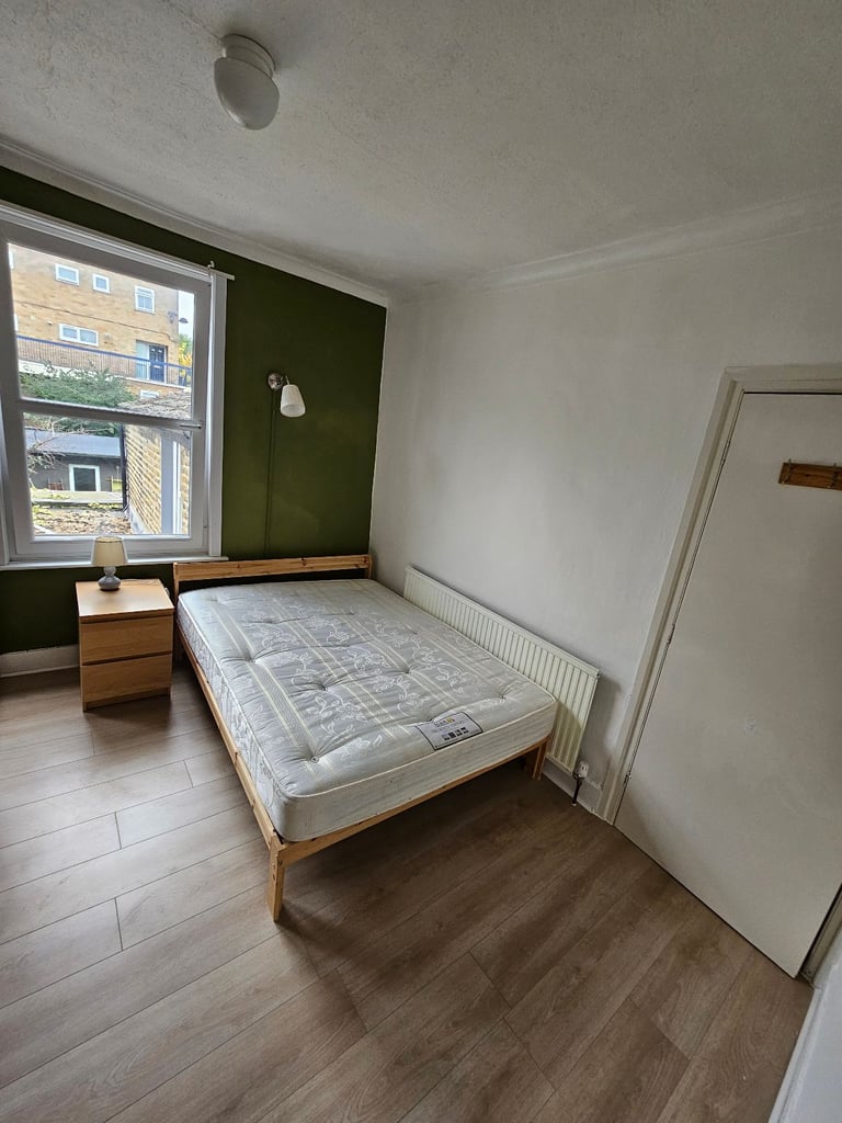Double Room (only £200 deposit)