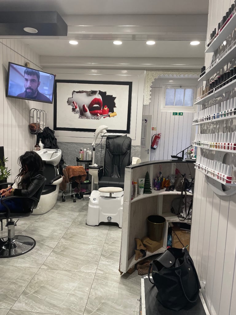 Beauty room for rend at Shepherds bush