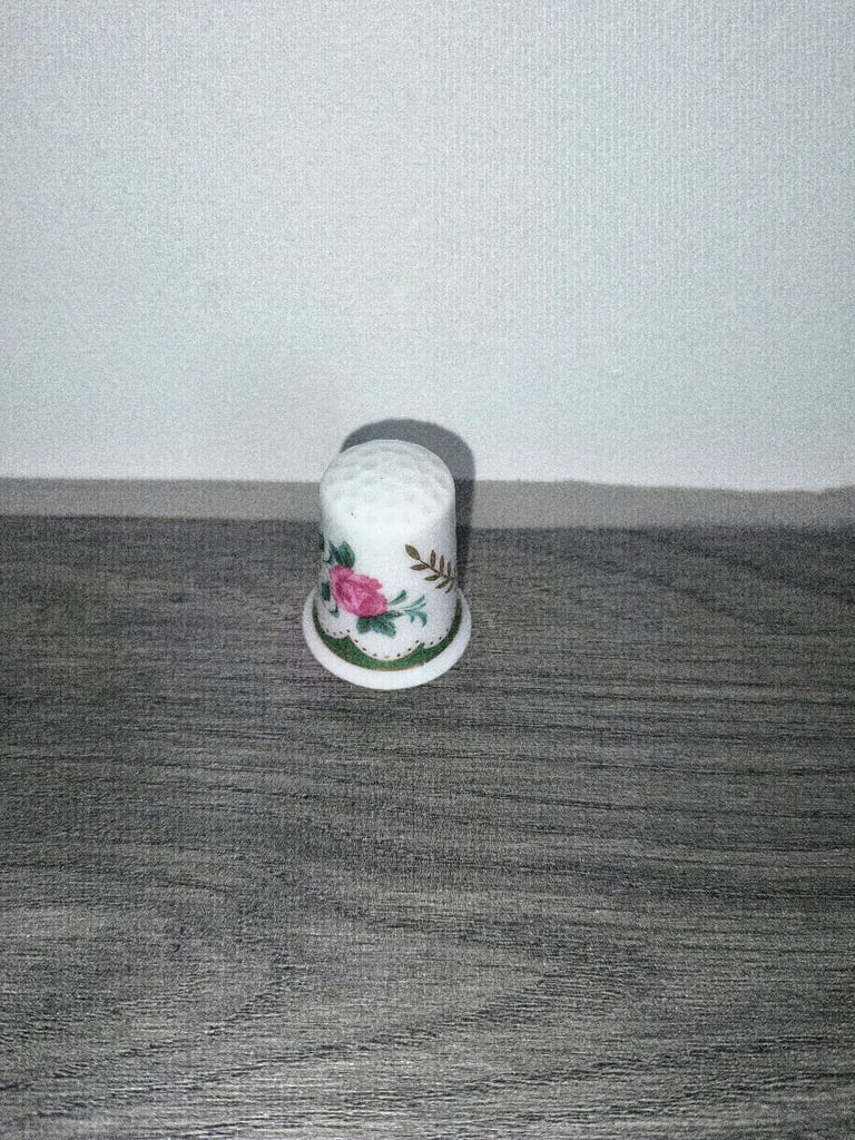 Vintage flower design thimble