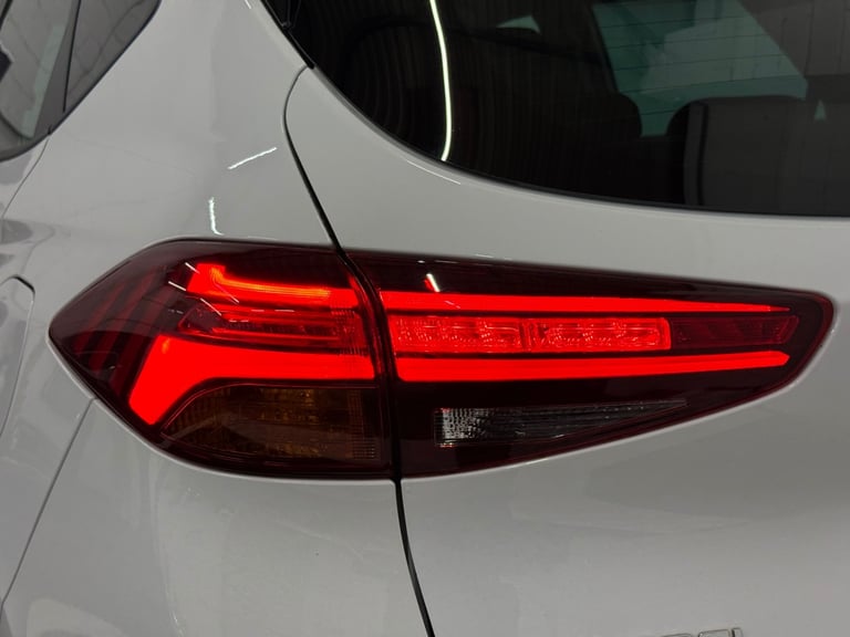 2018 68 HYUNDAI TUCSON 1.6 SE NAV CRDI 2WD MANUAL DIESEL WHITE EURO 6