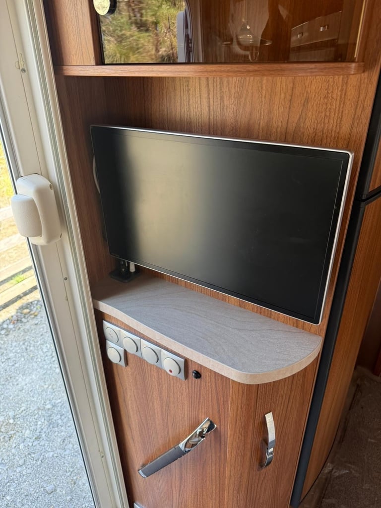 2015 Frankia 640 - 3 ltr - 49,000 Miles - 4 Berth / 2 Belts 