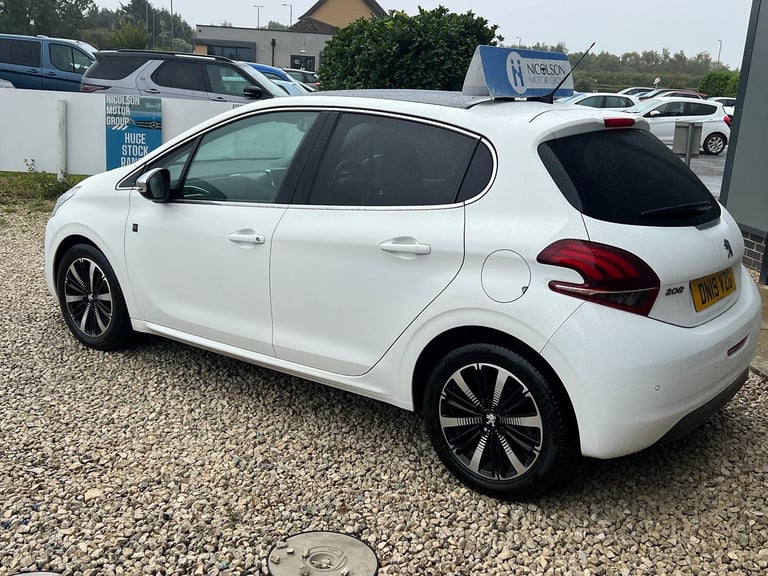 PEUGEOT 208 1.2 PureTech Tech Edition White Manual Petrol 2019