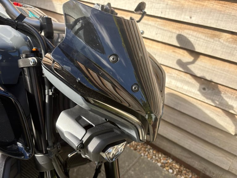 2023 / 73 Yamaha MT10 £10000 Grey 5978 miles.