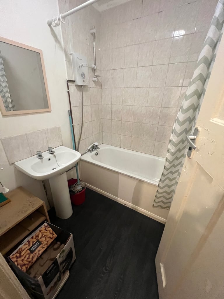 Rooms available in a two bed flat Sherwood 