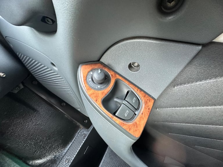 Auto-Sleepers Symbol 2 berth compact DIESEL MANUAL 2004/04