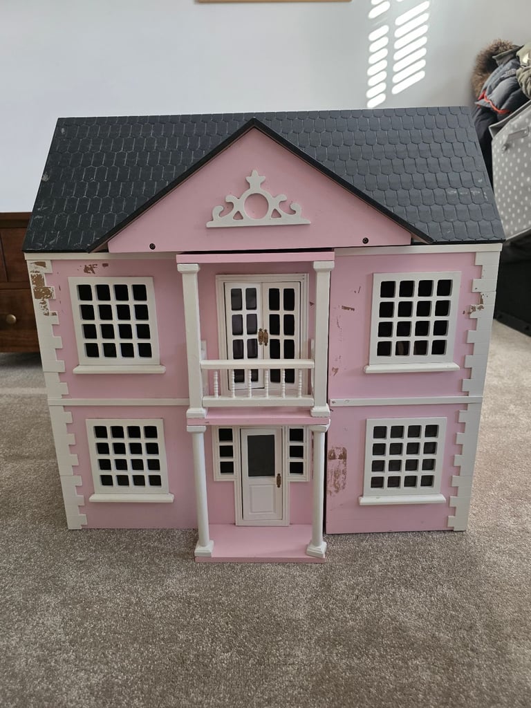 Dolls house and accessories 