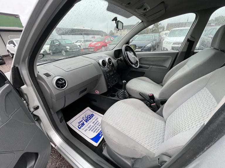 FORD FUSION 1.4L 5 DOOR + IDEAL FIRST CAR + CHEAP TO INSURE &amp; LOW ROAD TAX * 