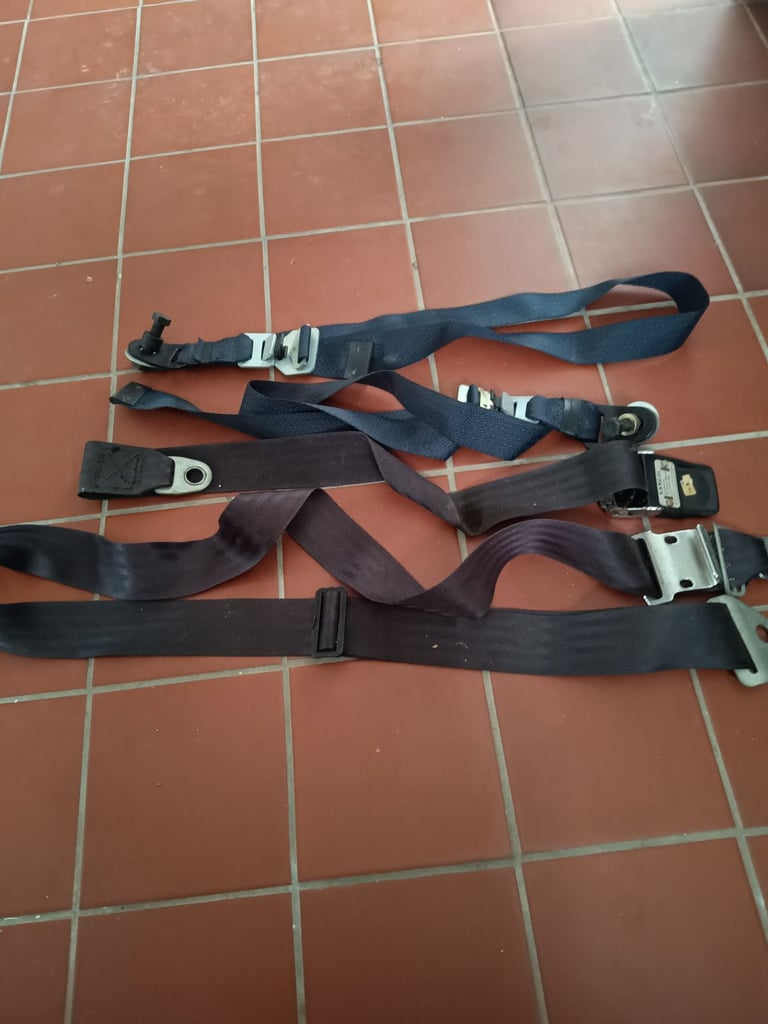 image for SELECTION OF CLASSIC CAR/BUS SEAT BELTS