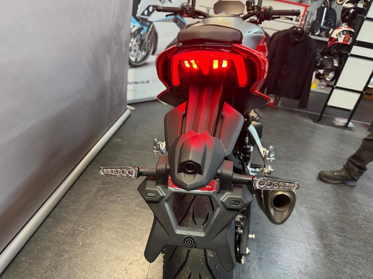 QJ MOTOR SRK800 2026 SUPER NAKED BRAND NEW MODEL TOP SPEC RED OR BLACK  £6699