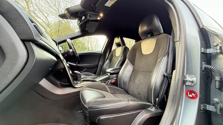 2017 Volvo V40 2.0 D2 R-Design Nav Plus Auto Euro 6 (s/s) 5dr Hatchback Diesel Automatic