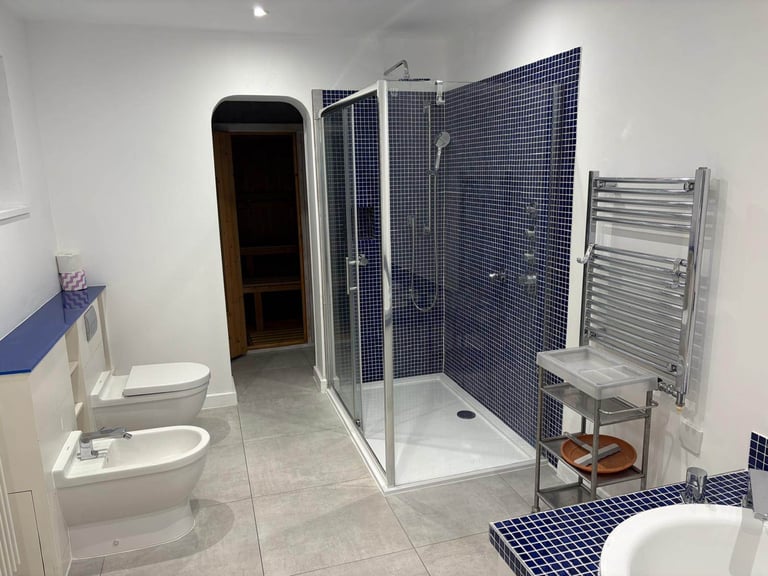 N20 3 BED HOUSE N20 and N11 New Southgate and Whetstone. Refurbished. Neutral Decor