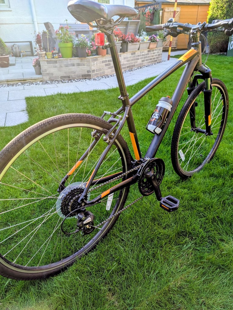 CROSSTRAIL BIKE - IMMACULATE CONDITION 
