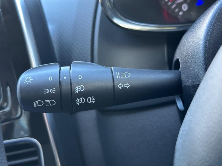 2017 Renault Clio 1.5 Play DCi 90 Diesel Manual 5 Door Hatchback Silver