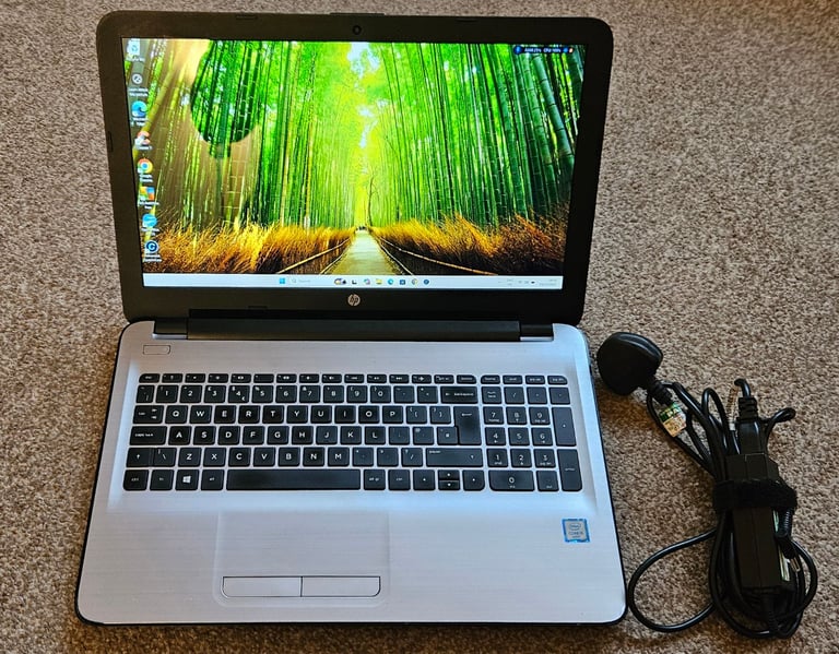 HP laptop 15.6 inch Win 11  SSD DVD Excellent condition 
