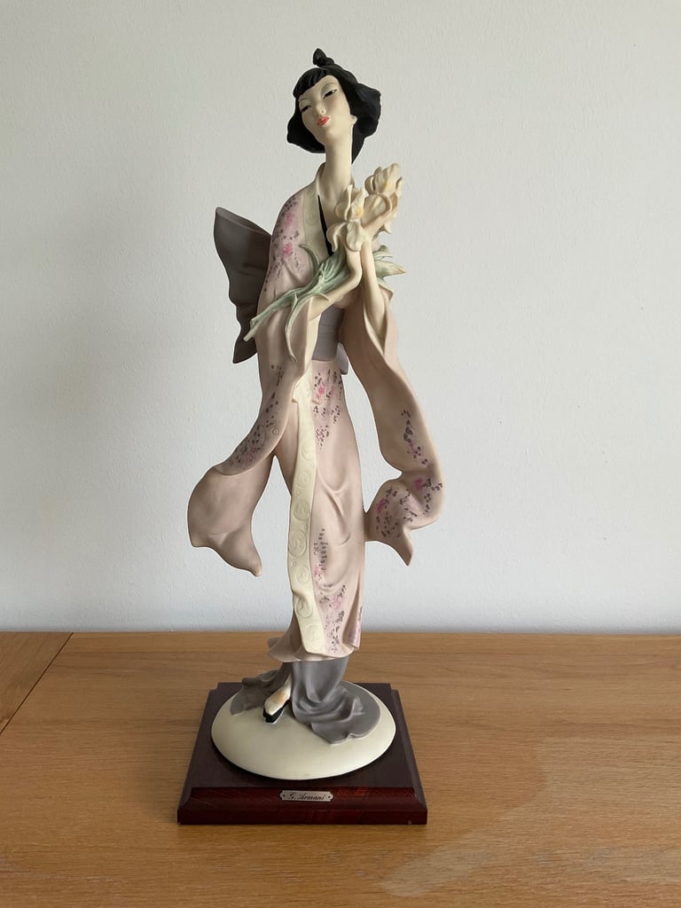 Giuseppe Armani figurine “ Oriental Lady with Irises” 