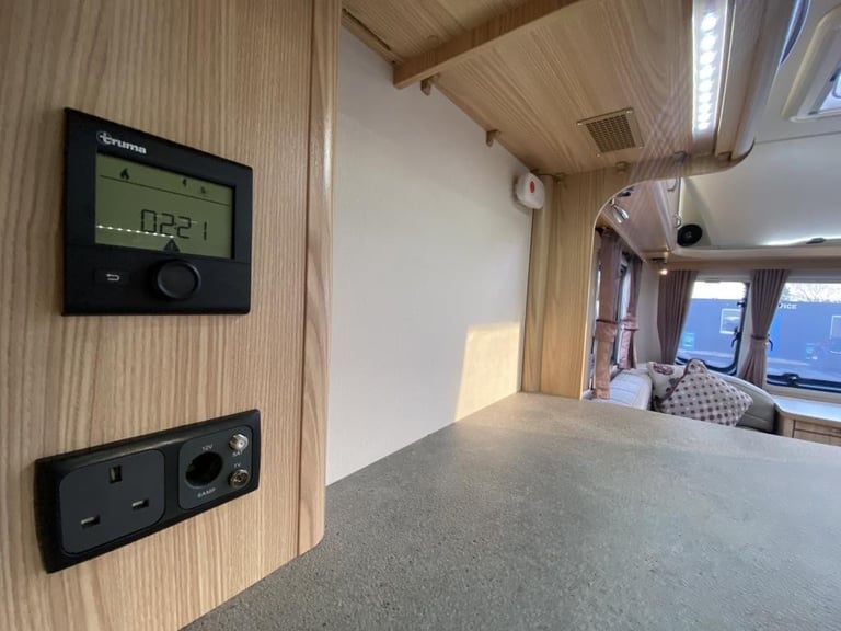 2015 COACHMAN VISION 450/2 DESIGN EDITION LUXURY CARAVAN