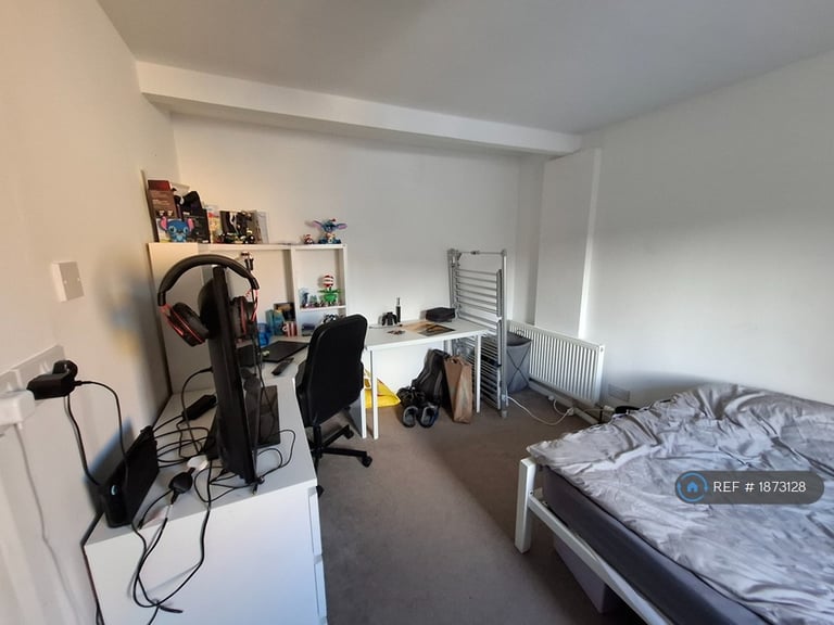 6 bedroom house in Somers Close, Stanmore, SO22 (6 bed) (#1873128)