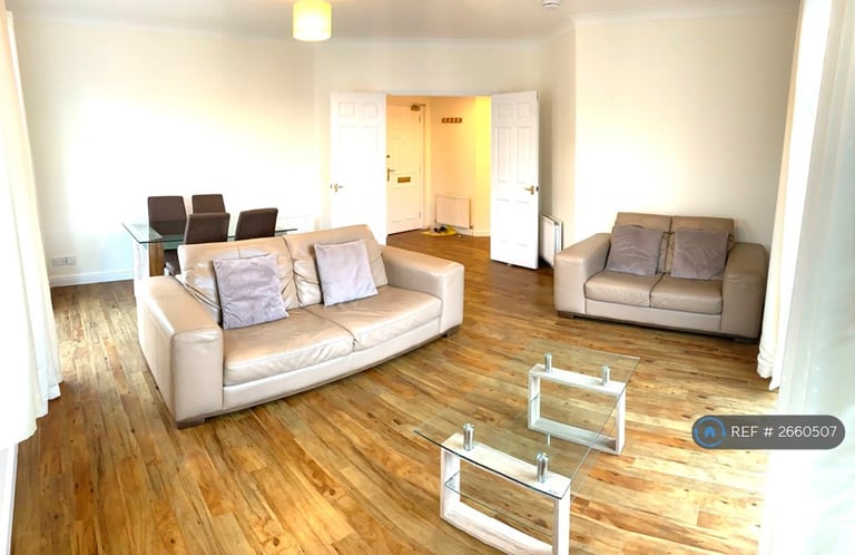 2 bedroom flat in Great Western Road, Aberdeen, AB10 (2 bed) (#2660507)