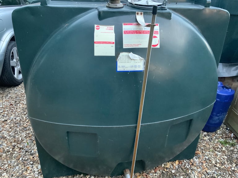 Oil tank