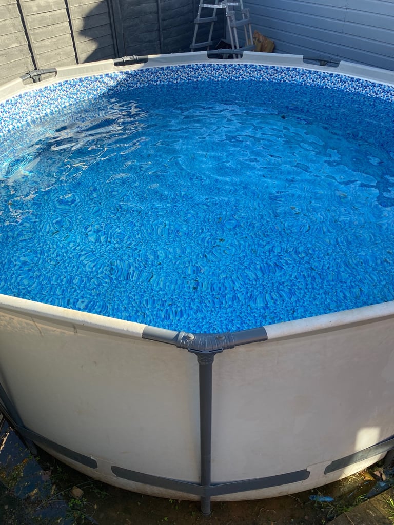 Swimming pool above ground 12ft round with pumps & ladder only 1 year old