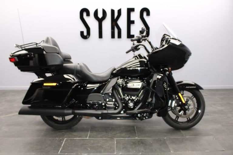 2021 Harley-Davidson FLTRK Touring Road Glide Limited in Vivid Black