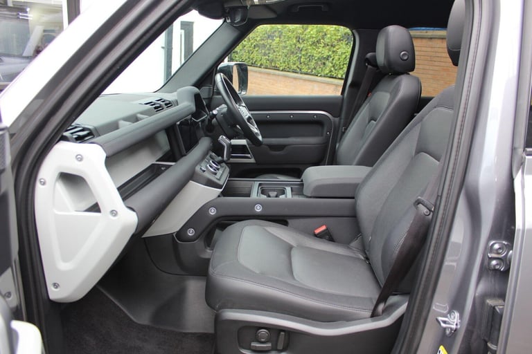2023 Land Rover Defender 2.0 P400e X-Dynamic SE 110 5dr Auto ESTATE PETROL/ELECTRIC Automatic