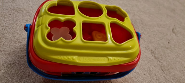 Shape sorter with 6 shapes