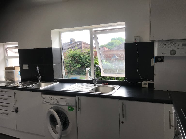 Furnished Large Double Rooms for rent