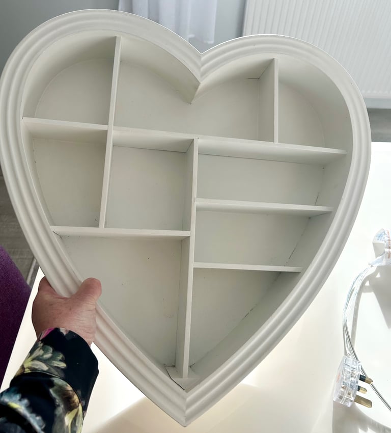 Shelf Display Unit - Heart shape 