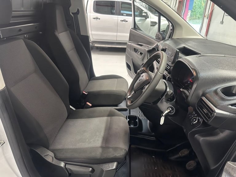 2022 VAUXHALL COMBO 1.5 TURBO D 2300 DYNAMIC PANEL VAN L2 * 15,980 L2 LWB * DIES