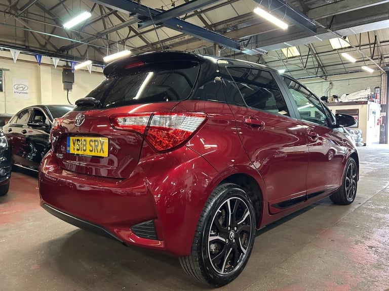 2018 Toyota Yaris 1.5 VVT-i Grey Bi-Tone Euro 6 5dr HATCHBACK Petrol Manual